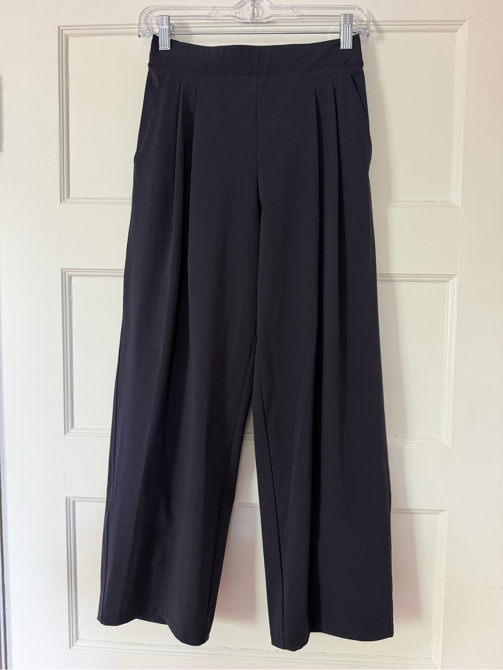 Uniqlo Women’s S Navy Wide Leg Pleated Pull On Stretch Pants